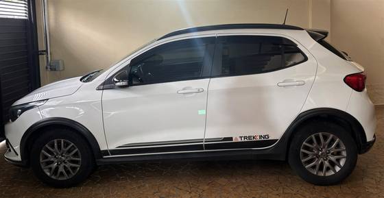 FIAT ARGO 1.8 E.TORQ FLEX TREKKING AT6 FIAT ARGO 1.8 E.TORQ FLEX TREKKING AT6